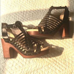 Jambu Shoes - Strappy platform sandal with Velcro ankle closure Jambu Shoes - Strappy platform sandal with Velcro ankle closure